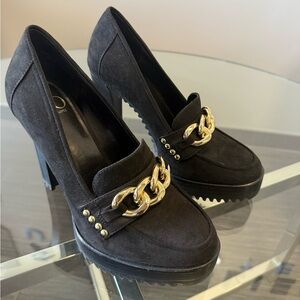 JLo Jennifer Lopez black suede platform high heels front gold chain size 6M